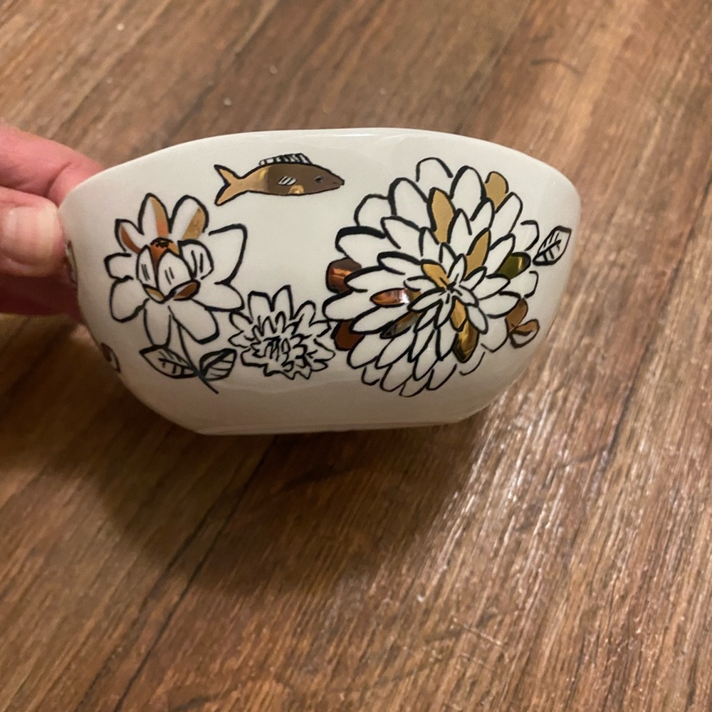 Anthropologie Rhea White & Gold Painted Fish Bowl 5.5” Diameter 2.25” H